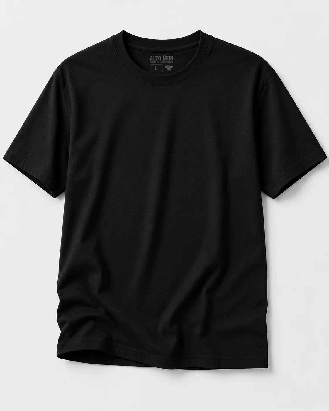 Remera negra de frente